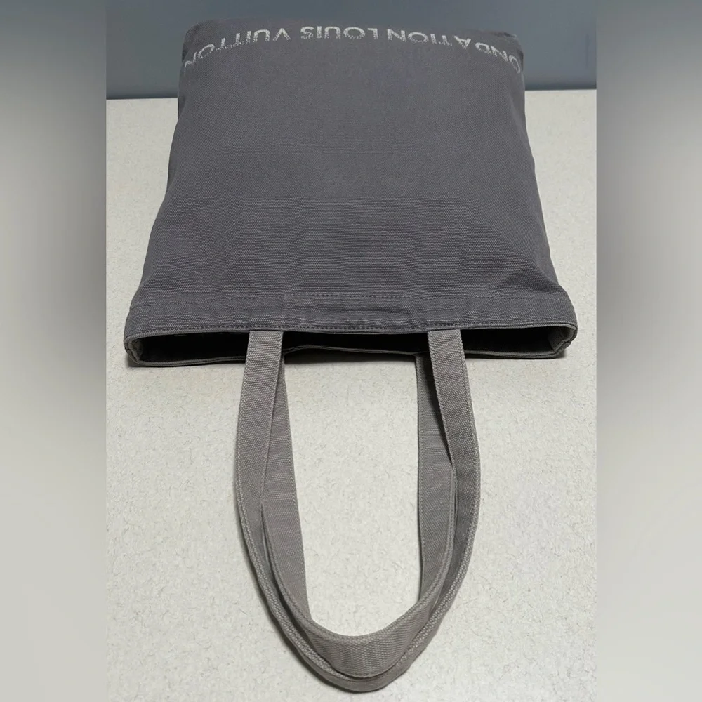 Louis Vuitton Fondation Paris Limited Edition Tote Bag Cotton Grey Unisex - Picture 6 of 11